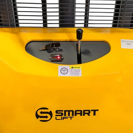 Штабелер с электроподъемом SMARTLIFT CDD15B-E (г/п 1500 кг; 1,6 м; 12В / 120Ач) 